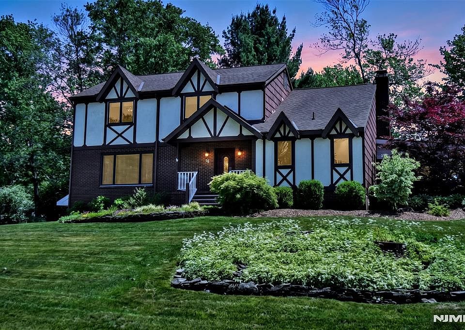 1st image of 16 Weeden Dr