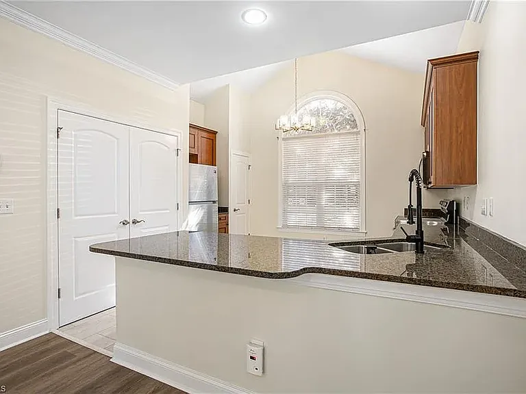 4138 Baylor St — Photo 10