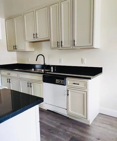 2869 Alma St — Photo 1