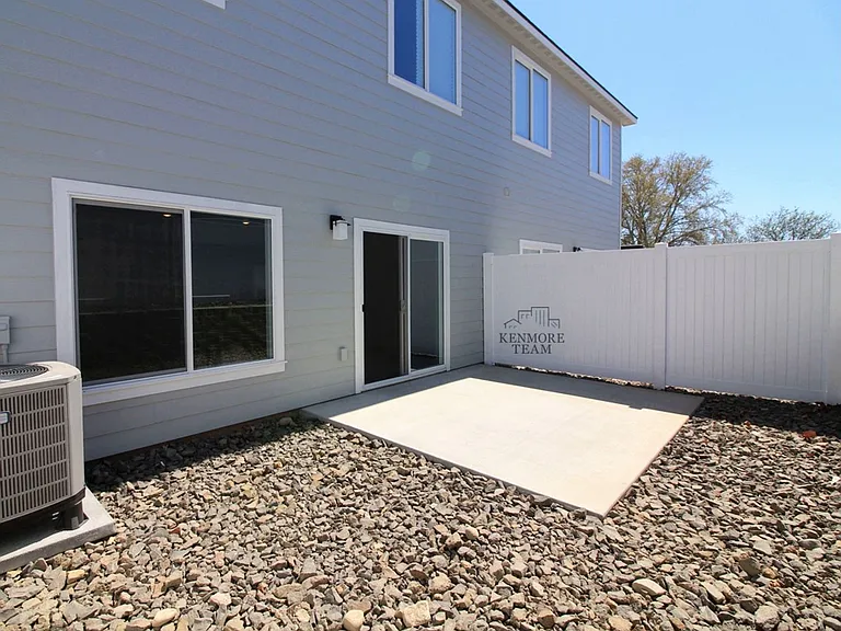 528 S Quillan Ct — Photo 10