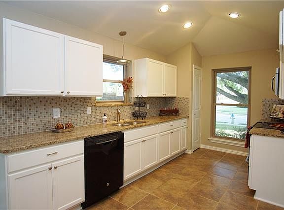 3rd image of 901 Mellville Dr