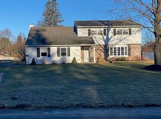 66 Woodberry Rd, New Hartford, NY 13413