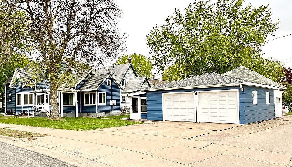 3 BR, 2.5 BA, 2 Car Garage