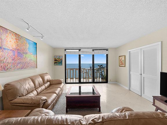 3rd image of 1111 Crandon Blvd APT B706