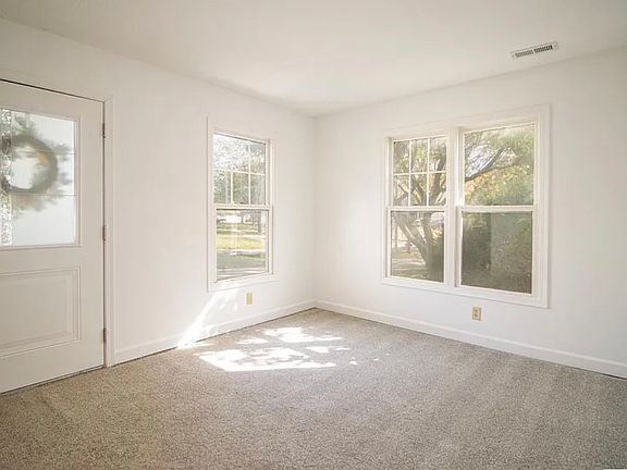 4th image of 1823 Whittier St