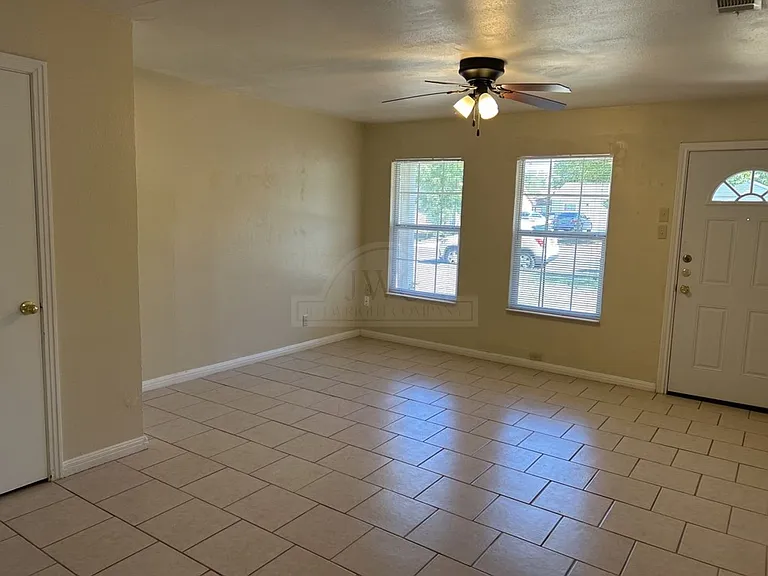 1608 Duncan Ave — Photo 7