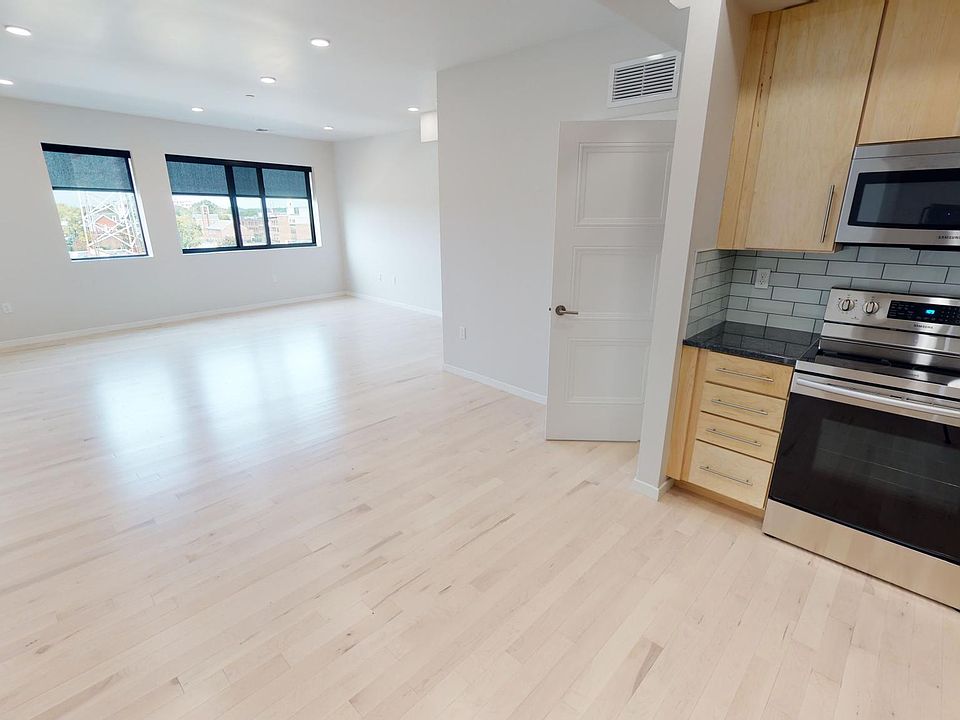 1st image of 47 W Elm St #510