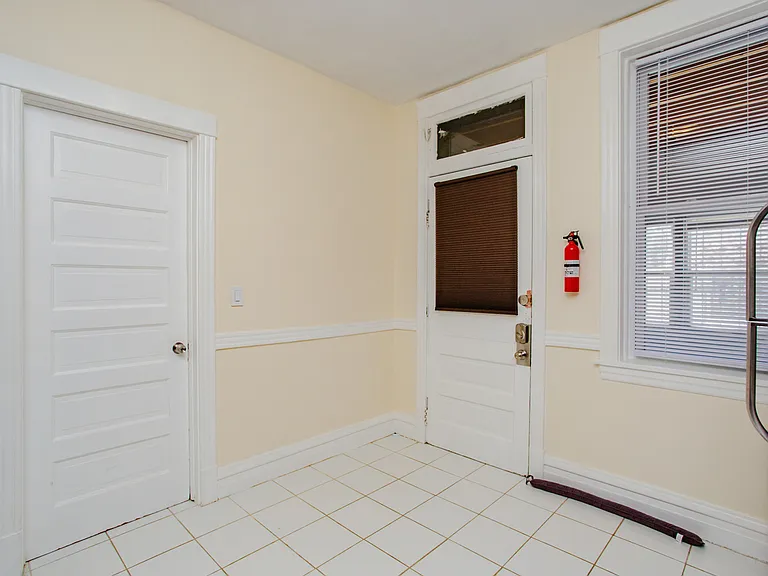 1315 W Foster Ave #1 — Photo 9