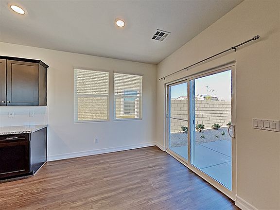 5th image of 10486 Maria St