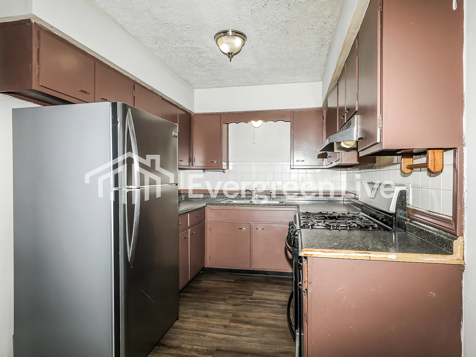 3 bed, 2.0 bath, 1289 sqft, $1,595 — Photo 4