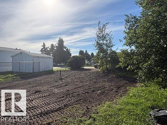4th image of 5005 51st St