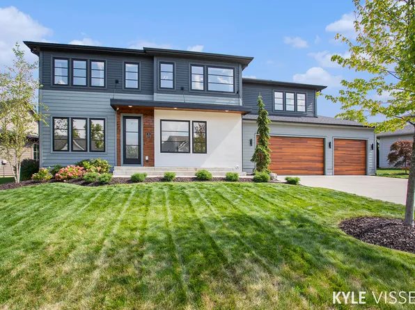 3829 Balsam Waters Dr NE, Grand Rapids, MI 49525