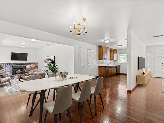 3rd image of 4869 Englewood Dr