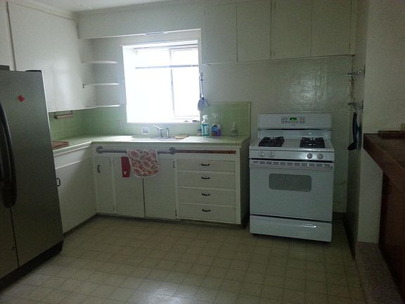 Classic Tile.  State of the Art Appliances.