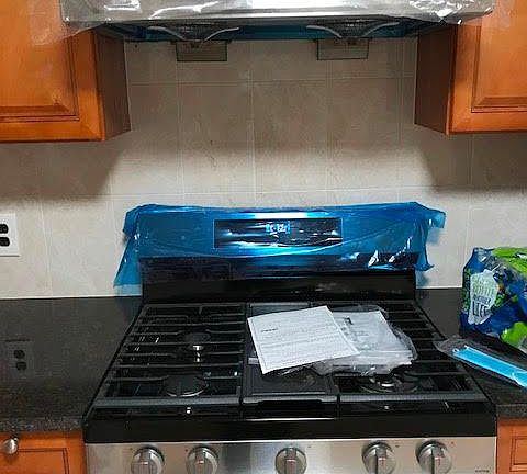 New stove & range hood
