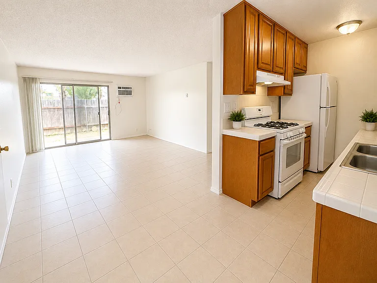Mesa Manor Apartments — Photo 4