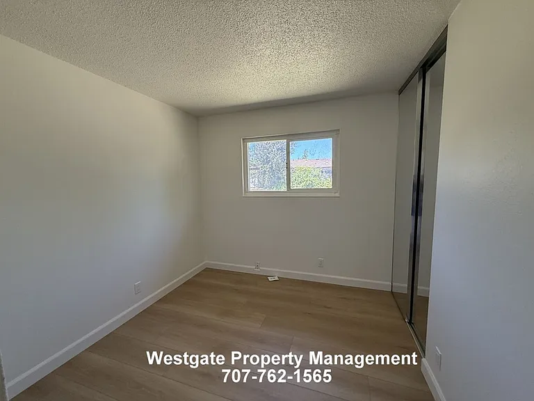 1340 Ramona Ln — Photo 11
