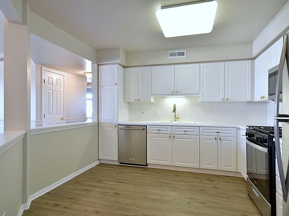 5th image of 7091 W Touhy Ave APT 508
