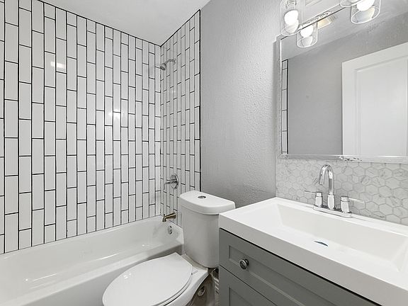 5th image of 5512 Lovell Ave