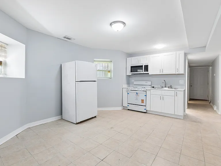 1404 S Hamlin Ave #G — Photo 6