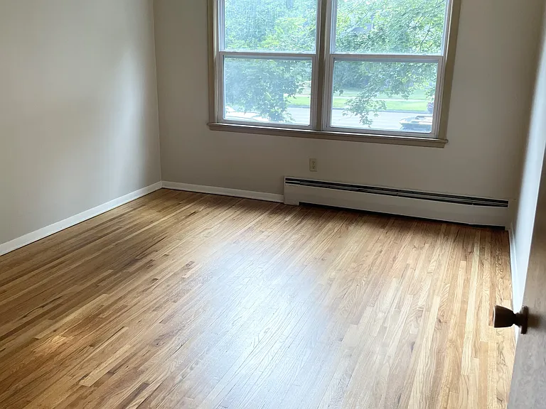 Snelling Avenue Apartments — Photo 13