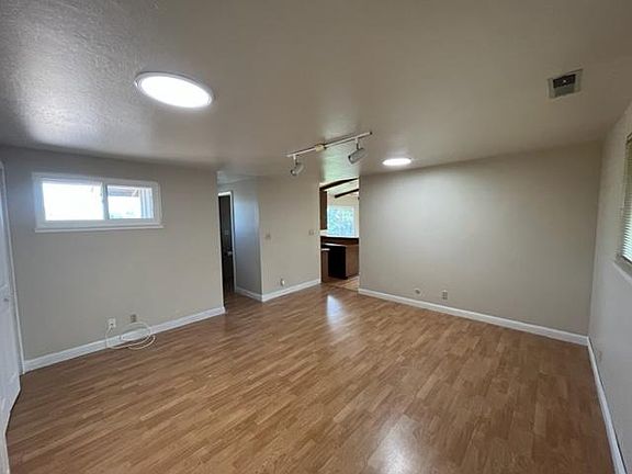 5th image of 290 Twinview Dr