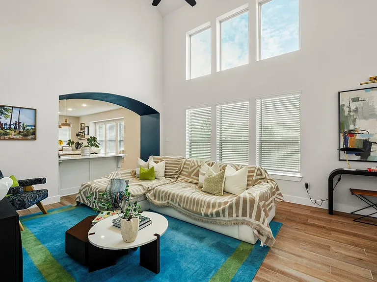 15210 Cortines Ct — Photo 8