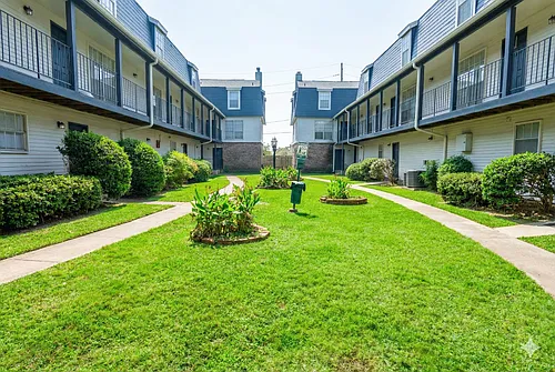 Stonebridge Manor Photo 1