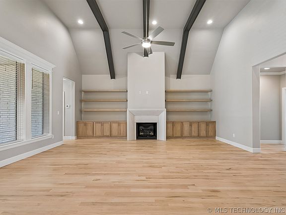 5th image of 2803 W Union Pl