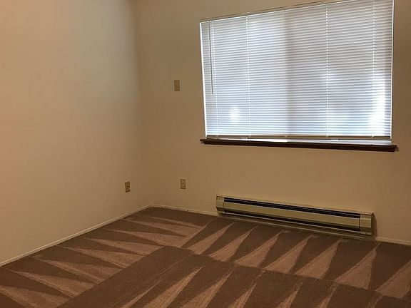 2nd image of 1002 10th St NE APT 6