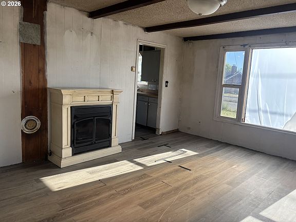 4th image of 395 36th St