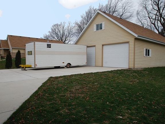 Detached Garage