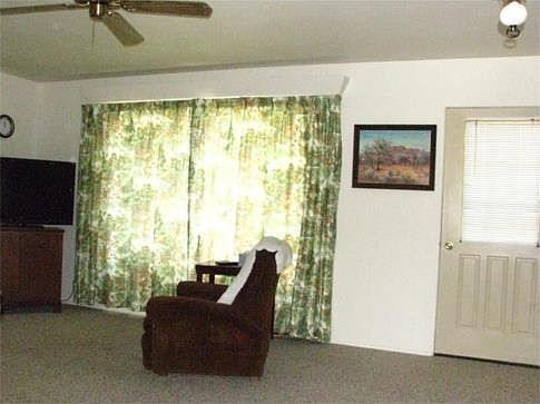 3rd image of 300 E Avenue C