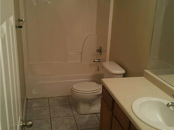 5th image of 231-233 Graystone Cir #231