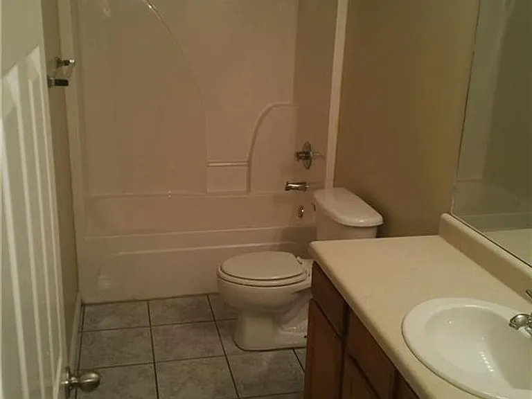 231-233 Graystone Cir — Photo 5