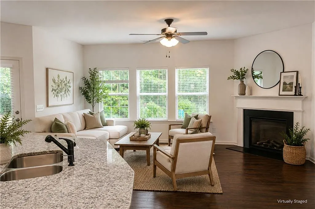 4 bed, 2.5 bath, 2033 sqft, $2,300 — Photo 2