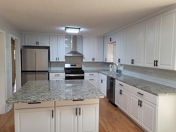 3rd image of 103 N Oakland Dr