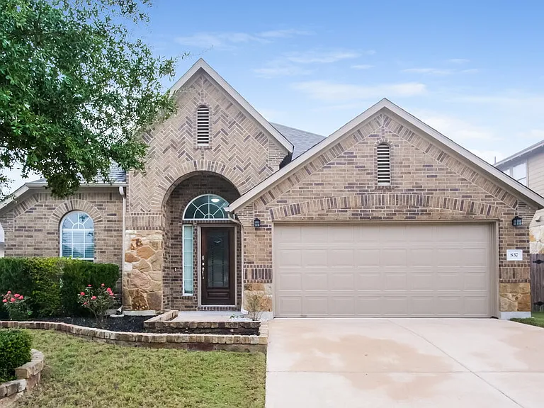837 Clear Springs Holw — Photo 1