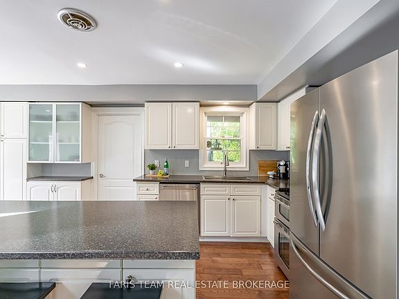 4th image of 12 Valley View Dr