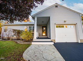 9 Veeder Drive, Albany, NY 12205