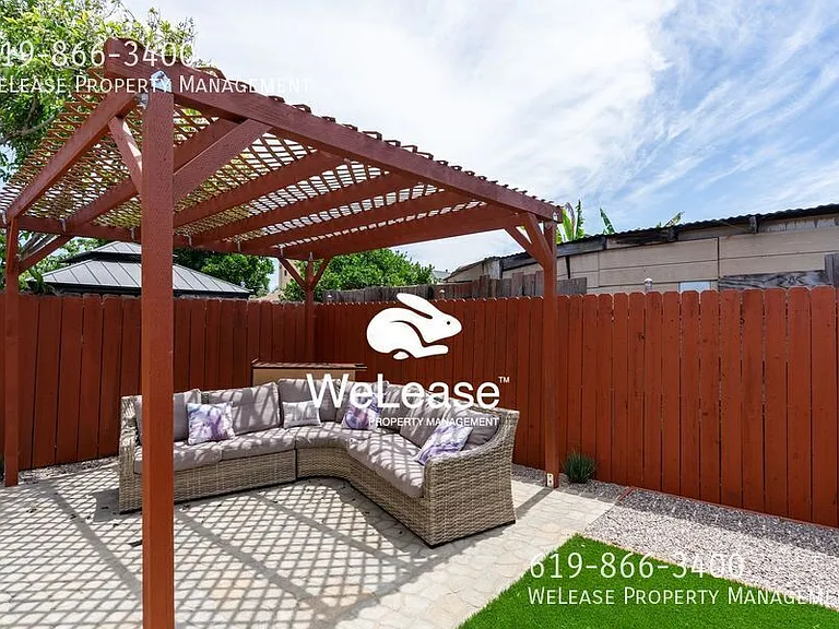 4833 1/2 Lantana Dr — Photo 2