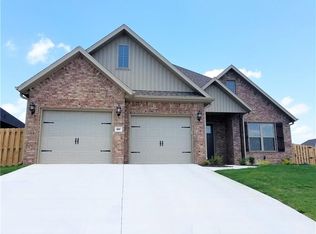 809 Bellmara Cir, Cave Springs, AR 72718