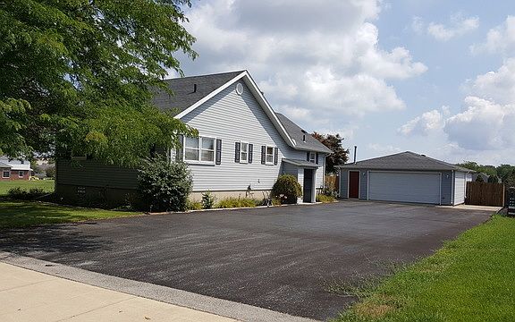 2nd image of 648 W Corning Ave