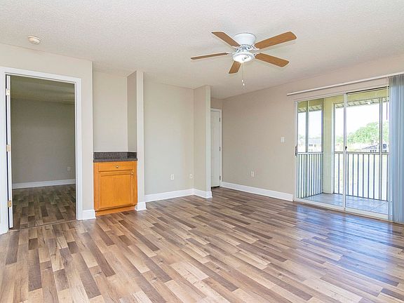 5th image of 314 Lake Parsons Grn Unit 207