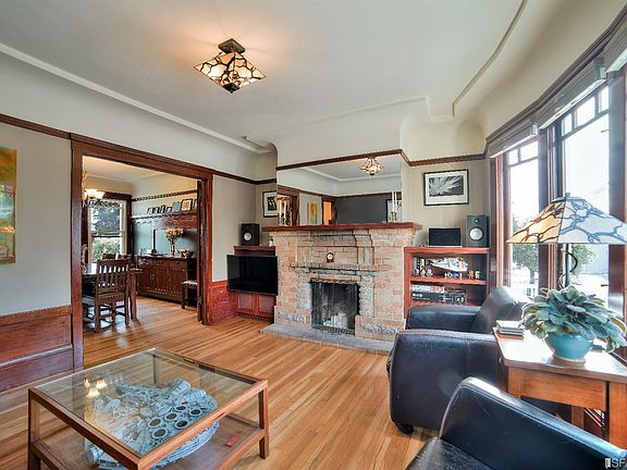 2nd image of 367 Chenery St