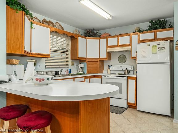 5th image of 2200 Villaway E