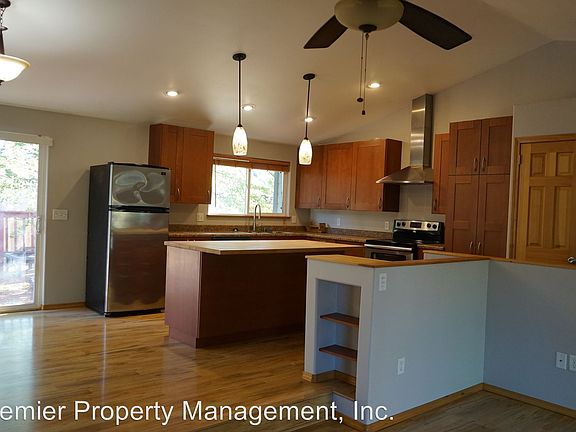 3rd image of 705 SE 141st Ave