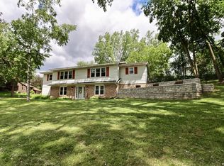 806 Rosemary Ln, Baraboo, WI 53913