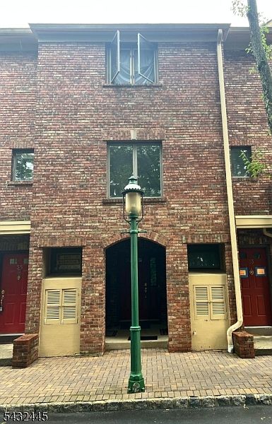 1st image of 34 Mews Ln