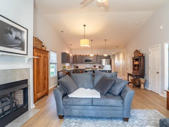 5744 W Daffodil Ct, Bloomington, IN 47403